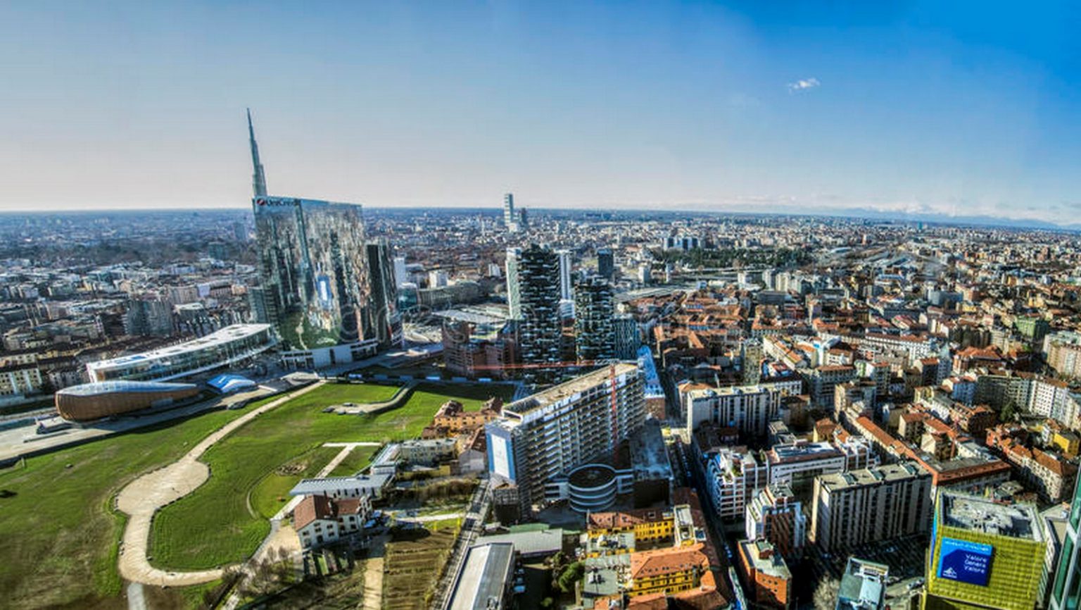 Milan: Simfoni Fashion, Arsitektur, dan Energi Metropolis Italia Modern